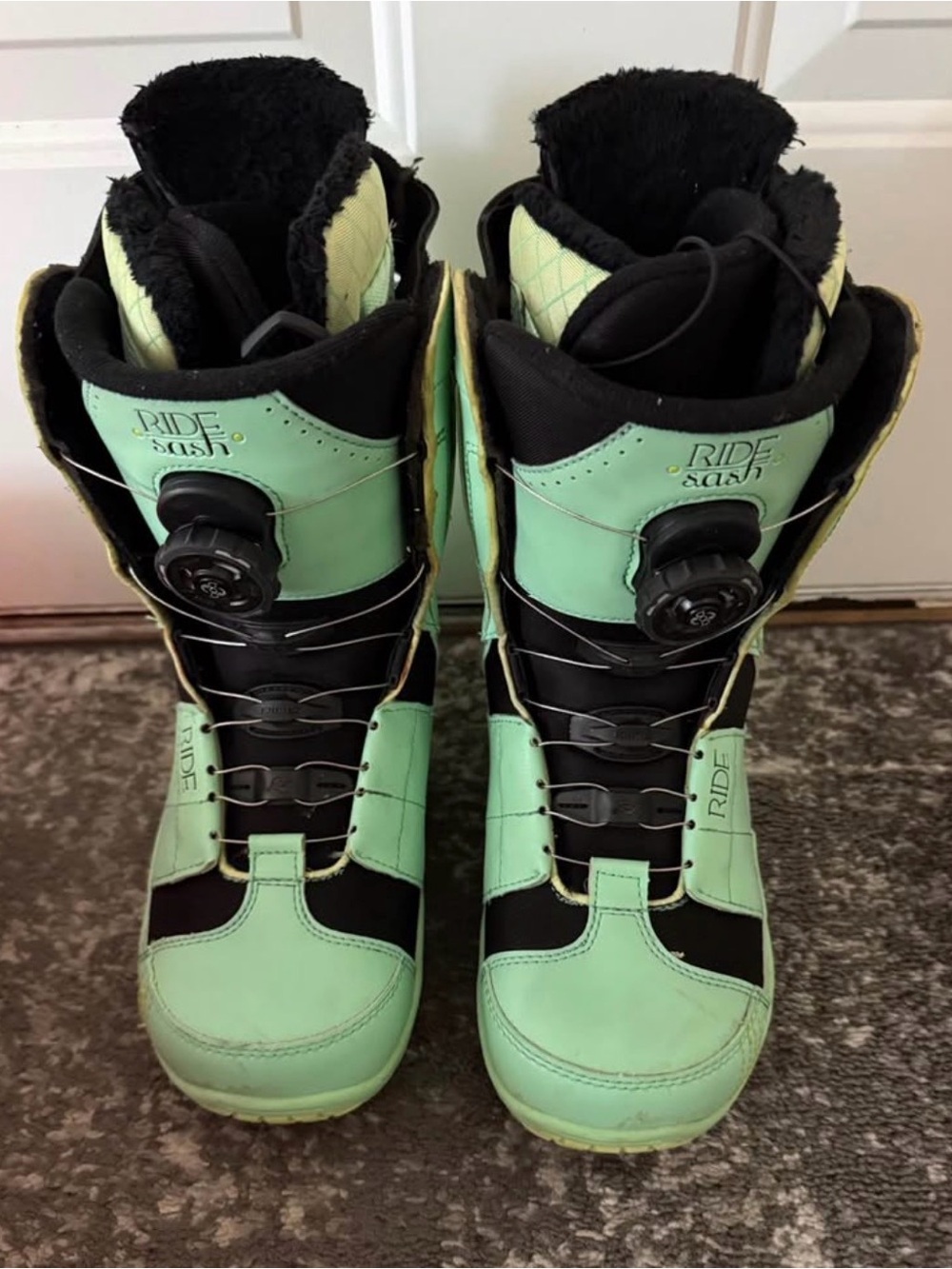 Ride Women’s Mint/Black Snowboard Boots with Boa Closure